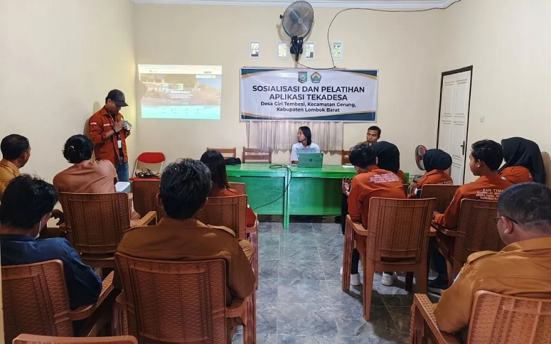 Sosialisasi dan Pelatihan Aplikasi TekaDesa di Desa Giri Tembesi Dorong Transformasi Digital Desa
