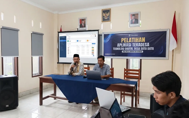 Transformasi Tata Kelola: Pelatihan Aplikasi TekaDesa Menuju Desa Mareje Timur Digital