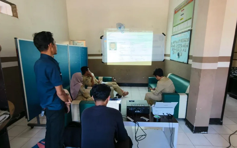 Pelatihan Web Admin TekaDesa di Desa Merembu Tingkatkan Kapasitas Aparatur Desa dalam Pelayanan Digital